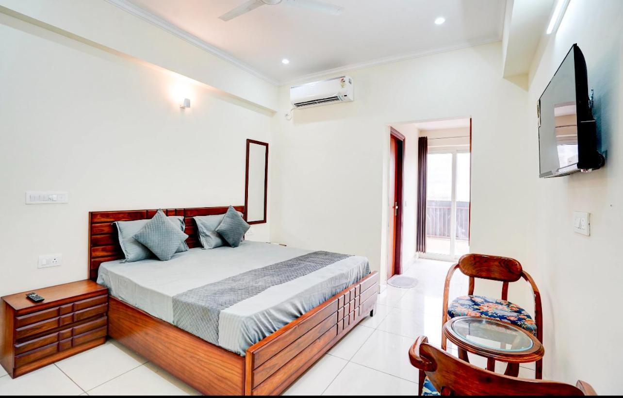 Ishanvi Hotel Luxurious Ghaziabad Exterior foto
