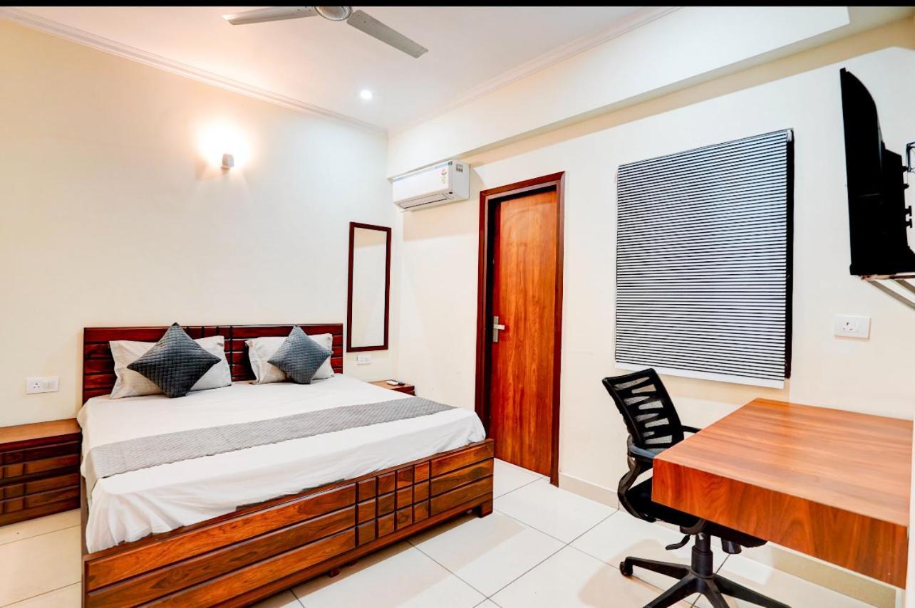Ishanvi Hotel Luxurious Ghaziabad Exterior foto